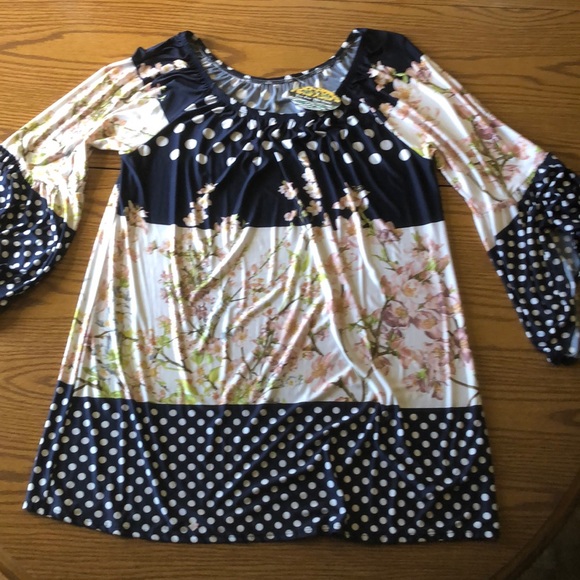 NWT Bell sleeve tunic size 3x (size 20) boutique - Picture 1 of 6